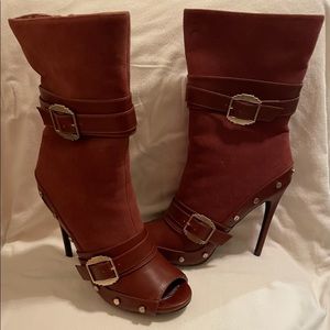 Cognac boot.